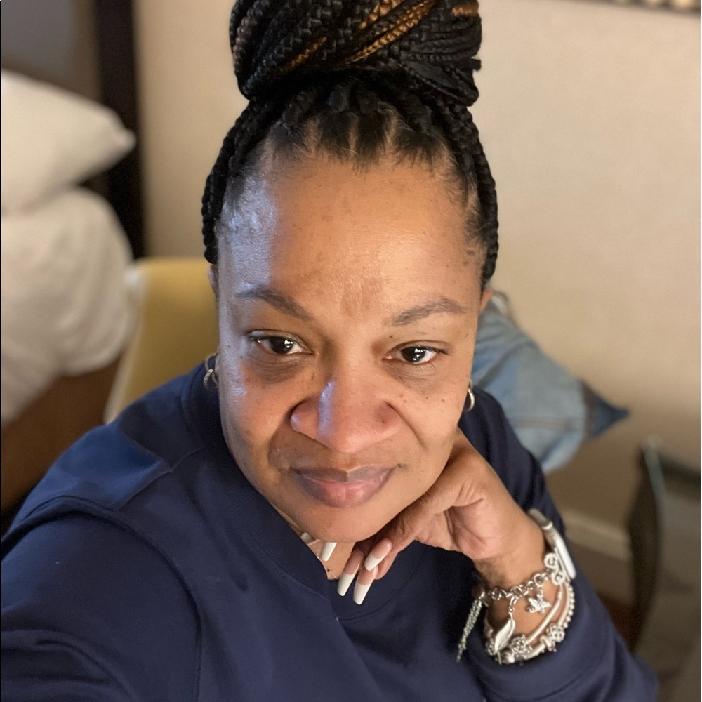 Meet your Posher, Angela